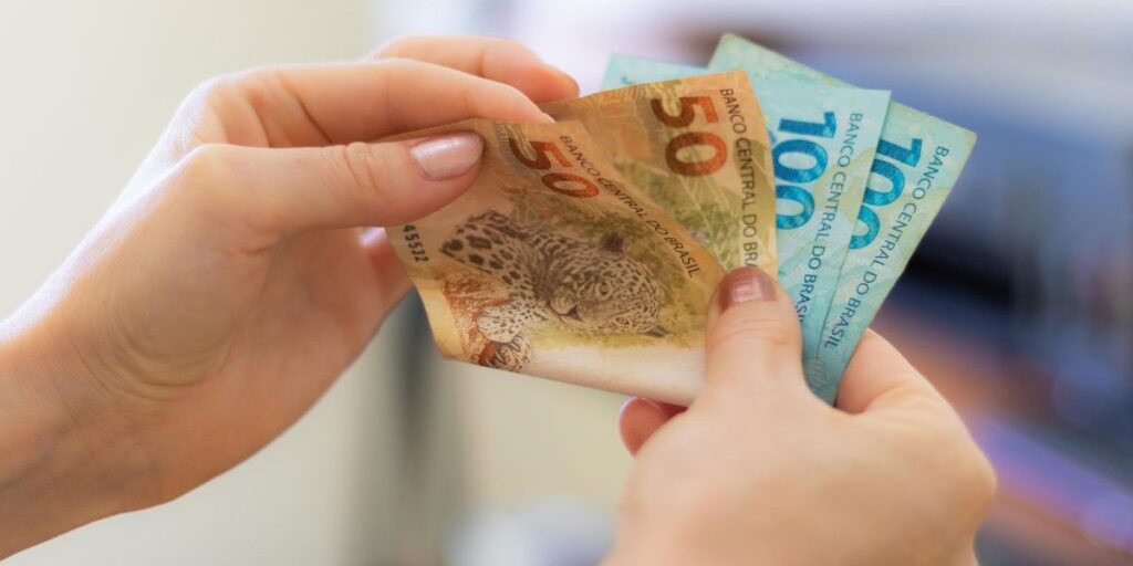 Entenda o que é pró-labore, porque ele é essencial e aprenda dicas para definir um valor justo para seu negócio.