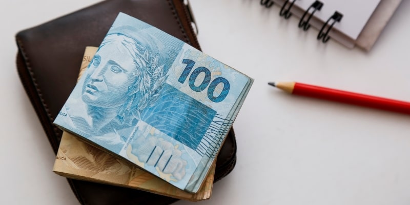 Dicas para fazer o 13º salário render, quitar dívidas e investir. Conheça a Lucrefy, gestão financeira simples pelo WhatsApp.