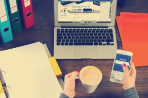 Saiba como redes sociais ajudam pequenos negócios a ganhar visibilidade, atrair clientes e vender mais com baixo investimento.